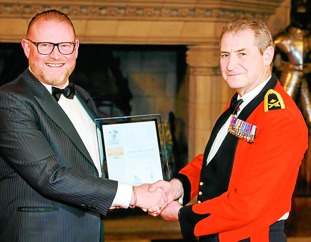 MoD presents highest award to Dumfries firm