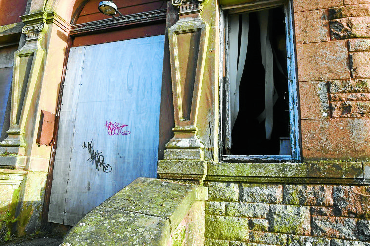 Kids seen again in derelict hotel