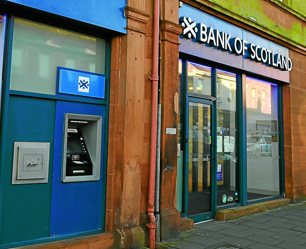 Annan bank to close next year